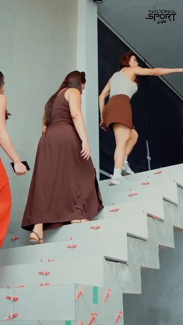Mães conhecendo a obra da academia